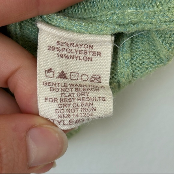 Green Ribbed Hem&Thread Short Sleeve Top with Button Detail  Size: Small  Measur - Picture 4 of 4